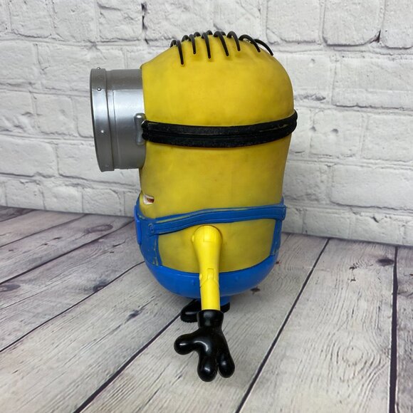 Despicable Me Talking Stuart Minion Toy 8 Inches Tall Used Tested Works - Picture 2 of 12